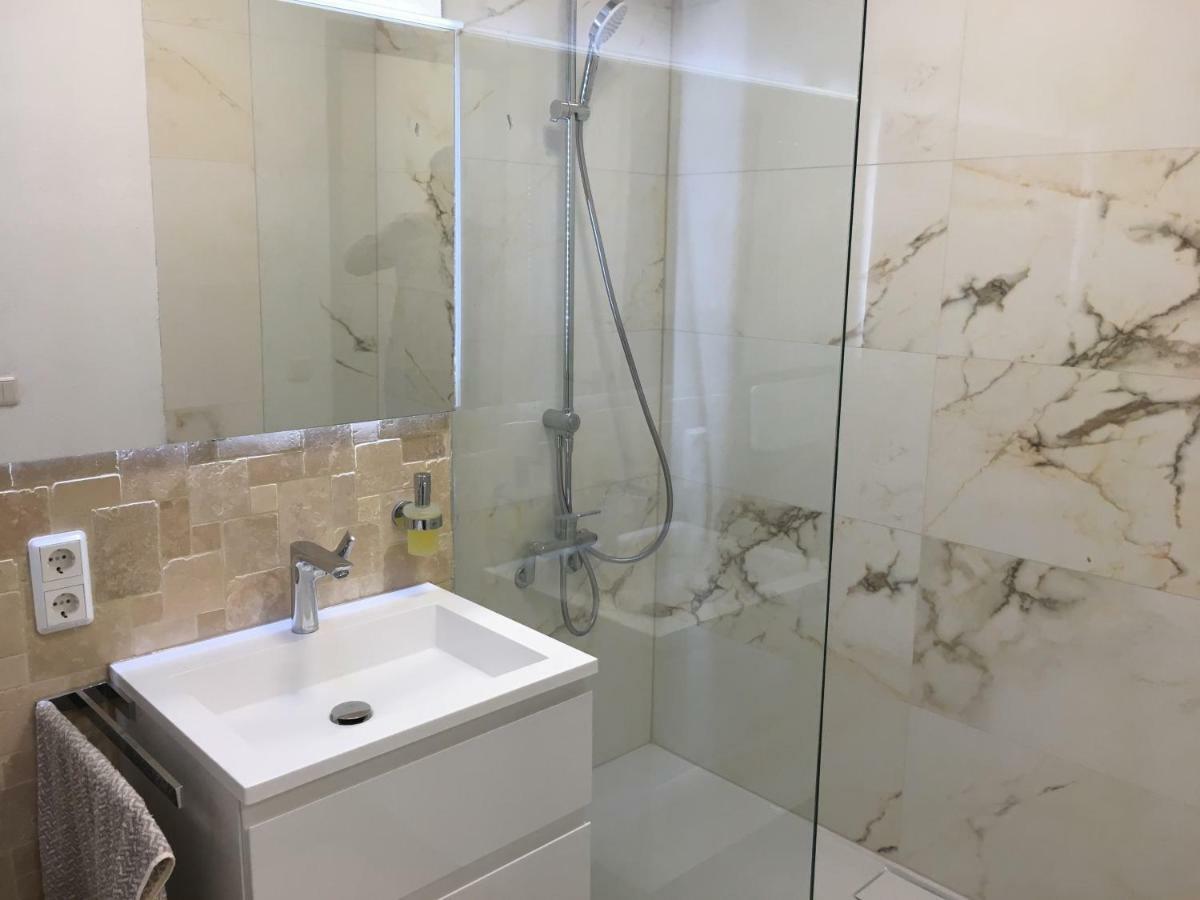 Moderne Wohnung لبسيا المظهر الخارجي الصورة